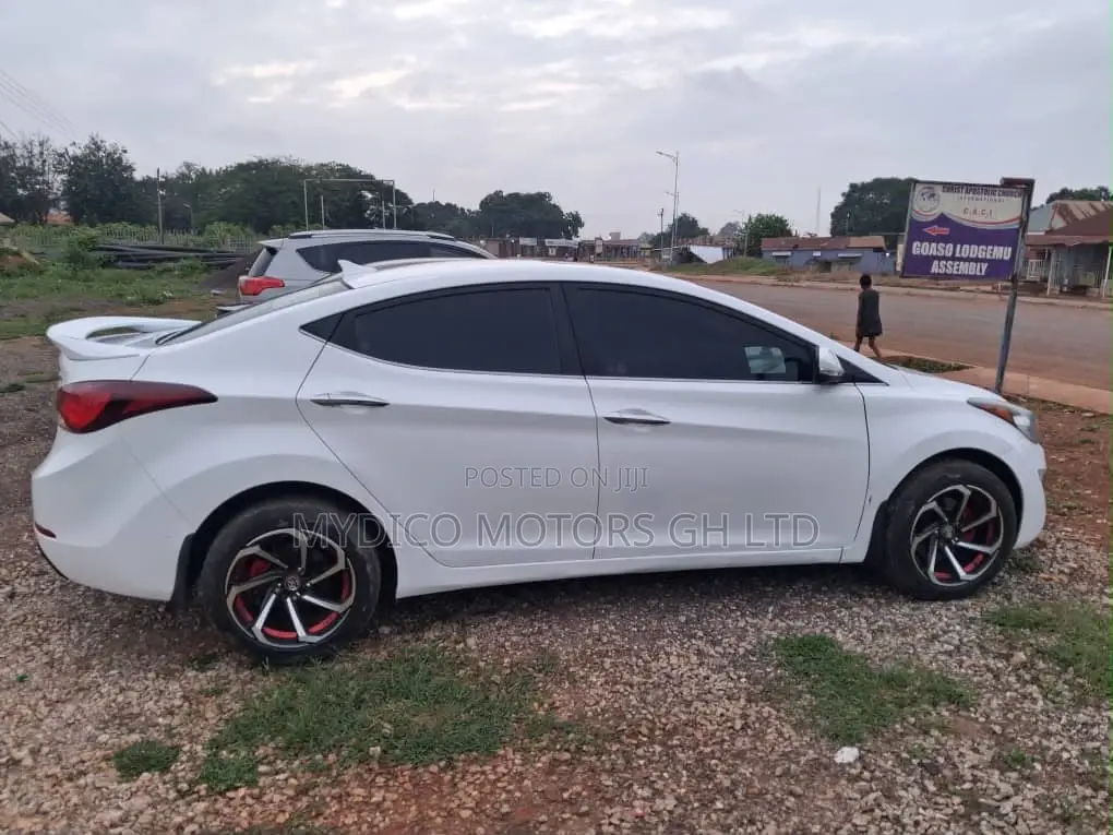 Hyundai Elantra SE 4dr Sedan (1.8L 4cyl 6A) 2014 White