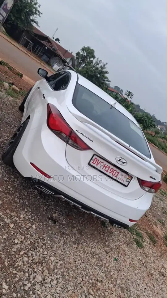 Hyundai Elantra SE 4dr Sedan (1.8L 4cyl 6A) 2014 White