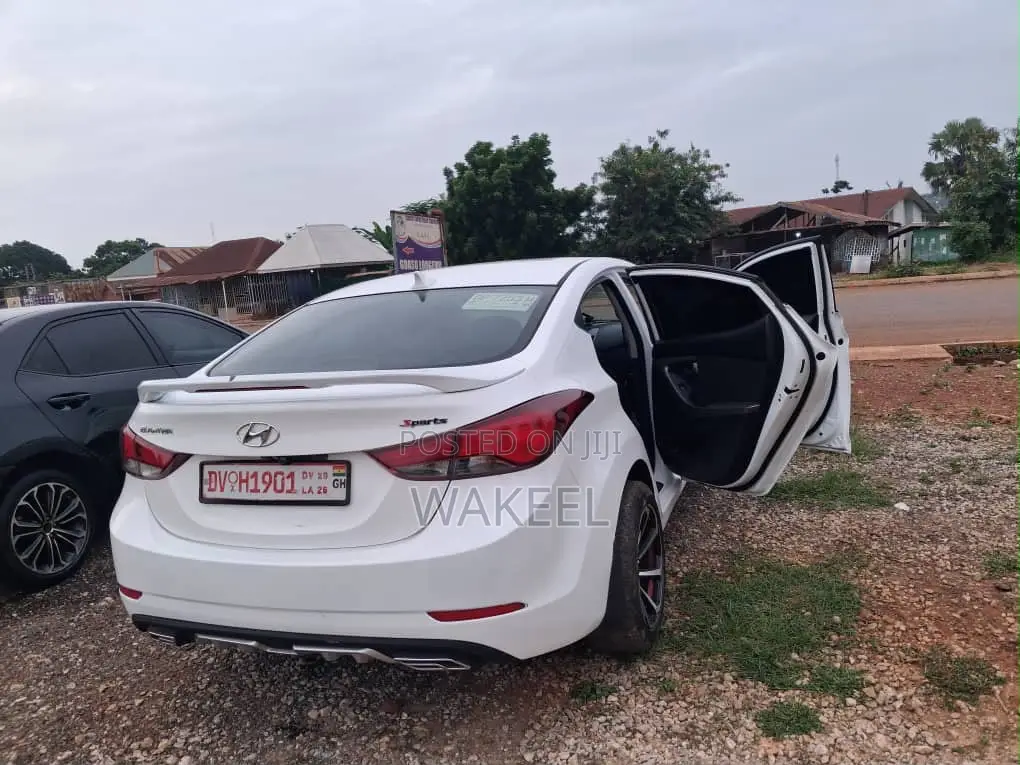 Hyundai Elantra SE 4dr Sedan (1.8L 4cyl 6A) 2015 White