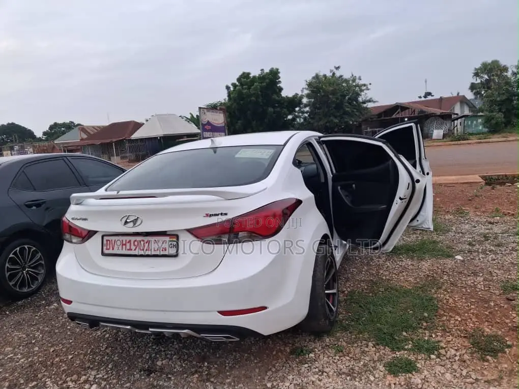 Hyundai Elantra SE 4dr Sedan (1.8L 4cyl 6A) 2014 White