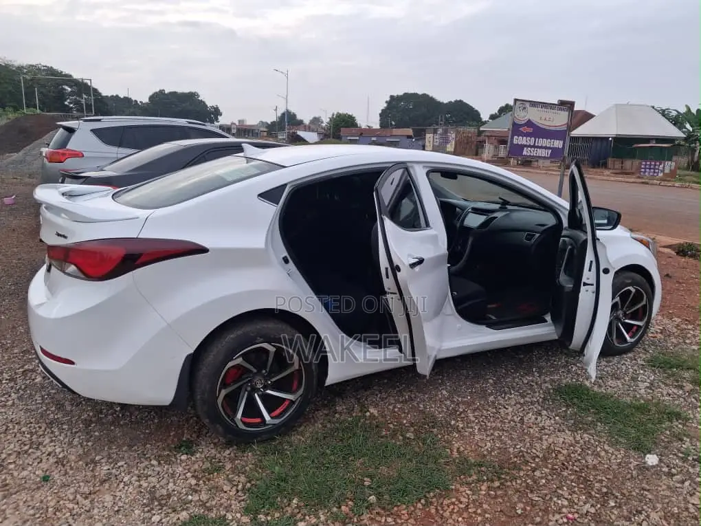 Hyundai Elantra SE 4dr Sedan (1.8L 4cyl 6A) 2015 White
