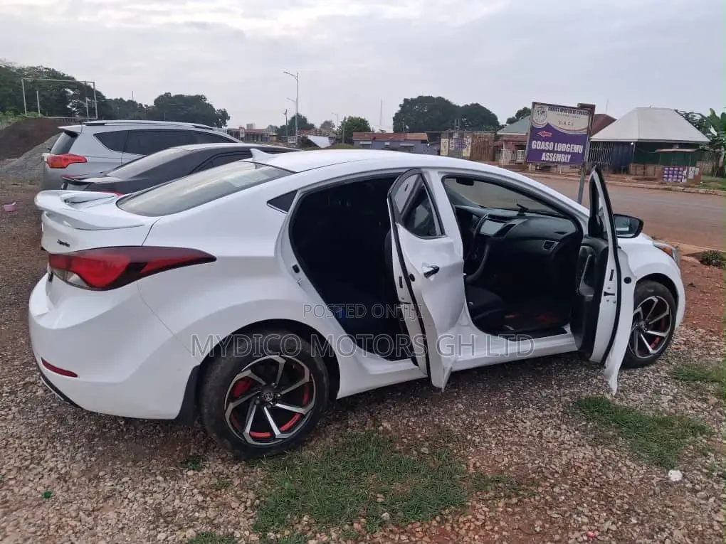 Hyundai Elantra SE 4dr Sedan (1.8L 4cyl 6A) 2014 White
