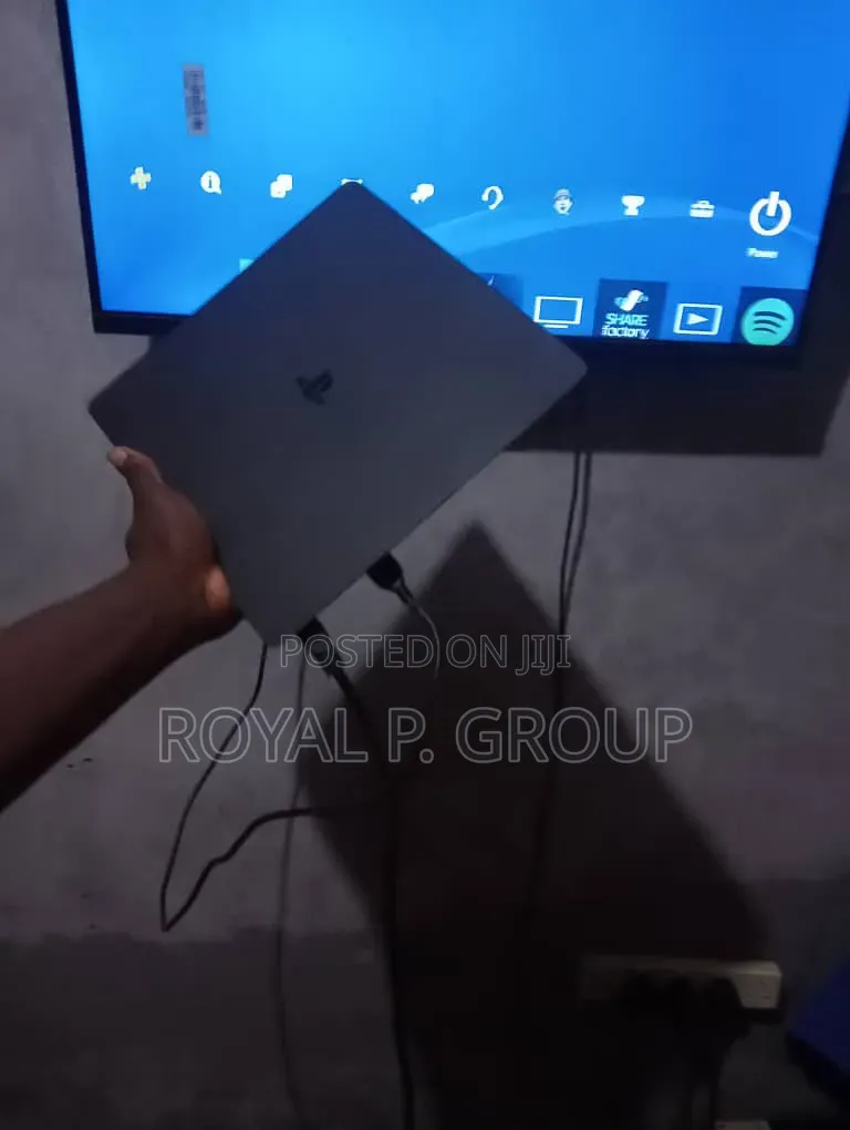 PS4 Slim With 13 Games