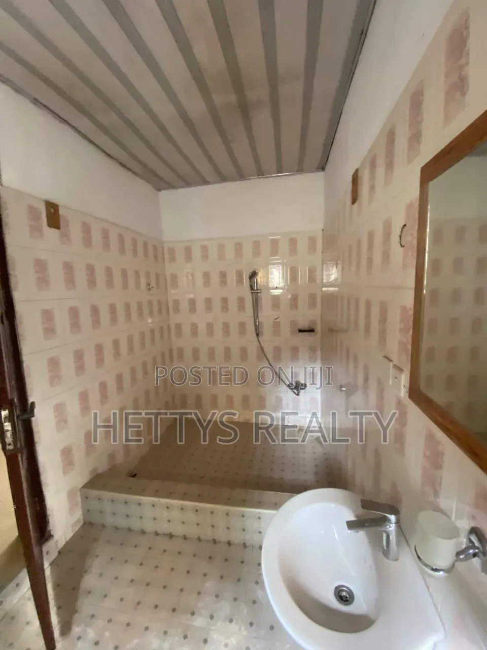 3bdrm Apartment in North Legon for rent
