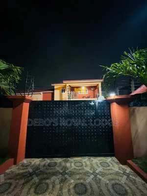 Debo's Royal Lodge – Luxury Stay in Accra