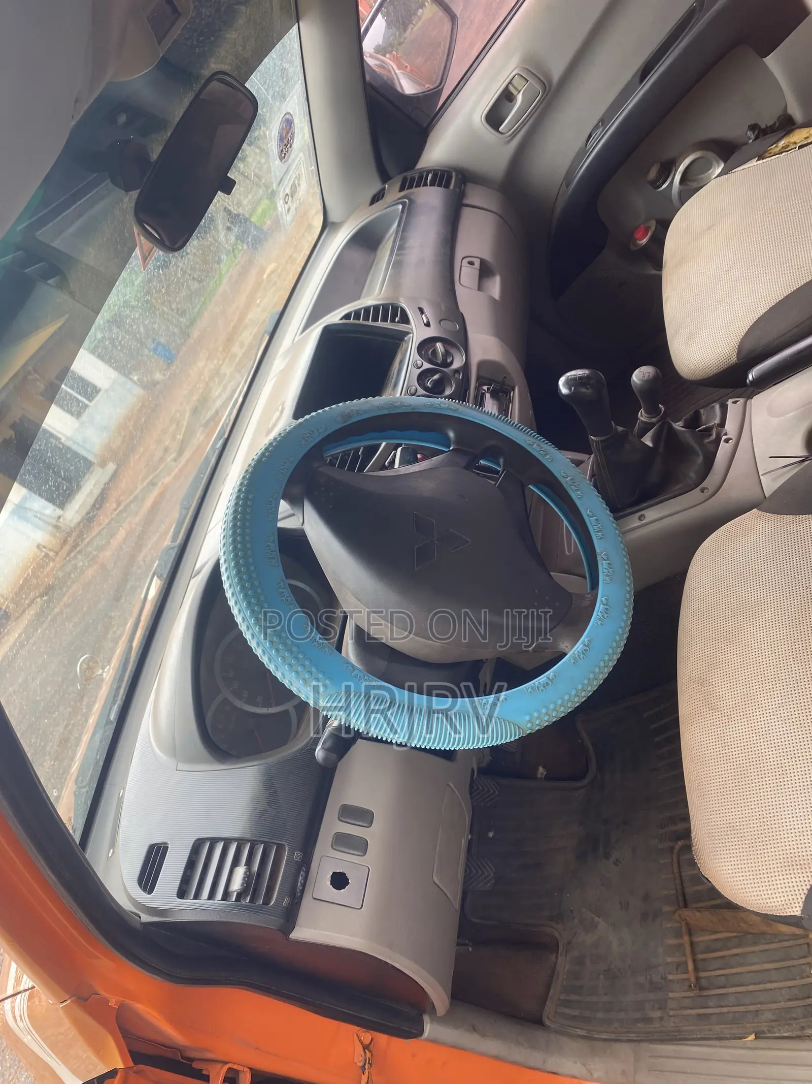 Mitsubishi L200 2010 Orange
