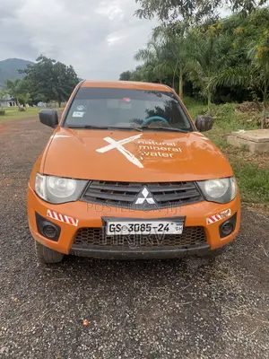 Mitsubishi L200 2010 Orange