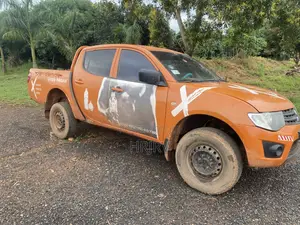 Mitsubishi L200 2010 Orange