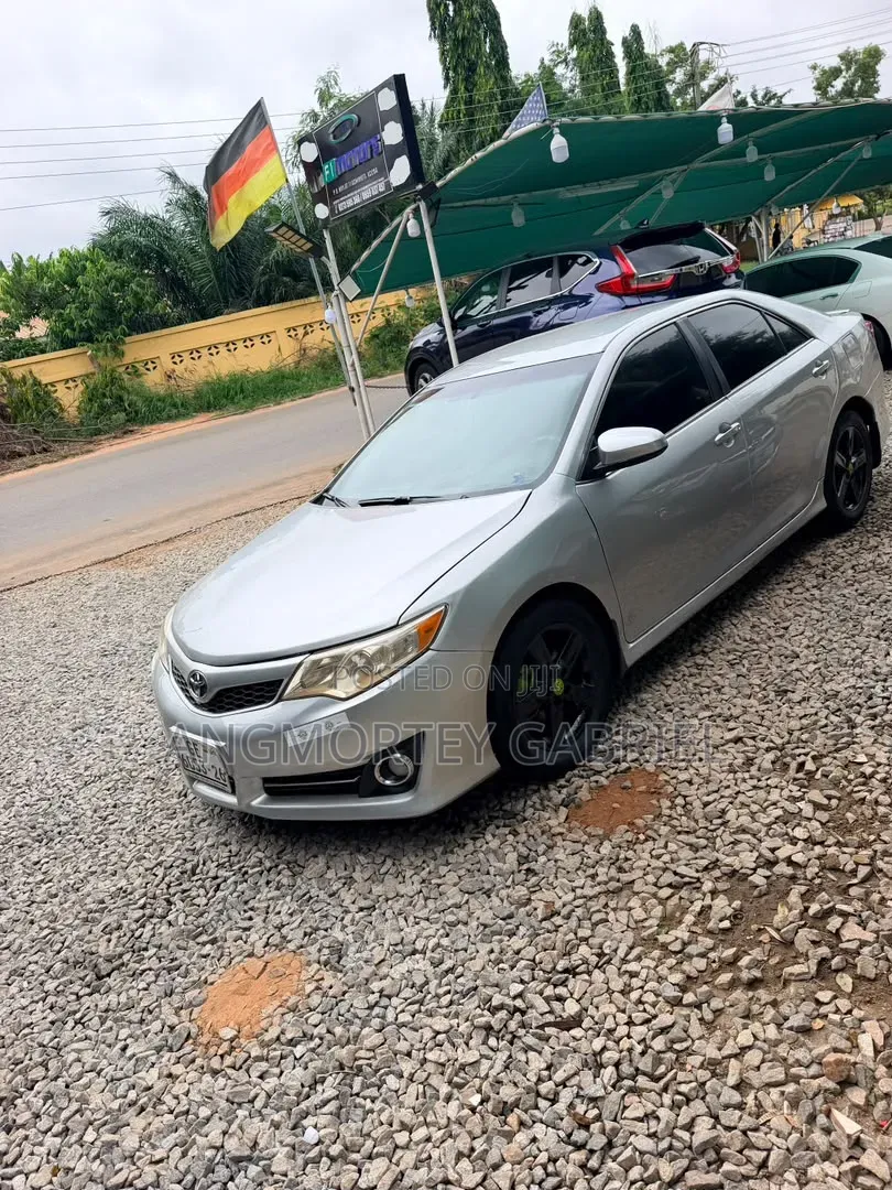 Toyota Camry 2014 Silver