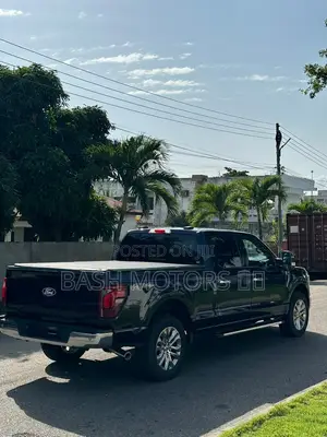 Ford F-150 LARIAT 4WD SuperCrew 5.5' Box 2025 Black