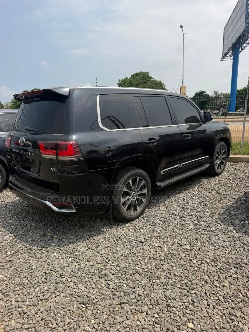 Toyota Land Cruiser 2016 Black