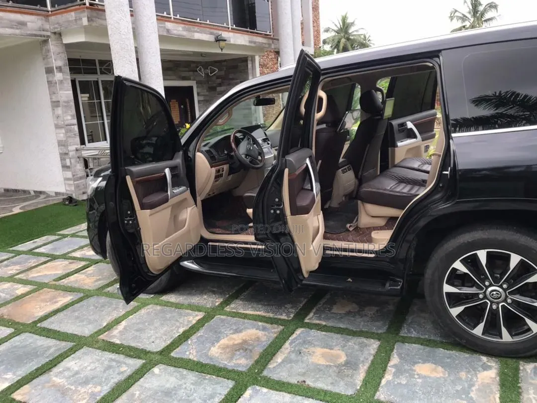 Toyota Land Cruiser 2016 Black
