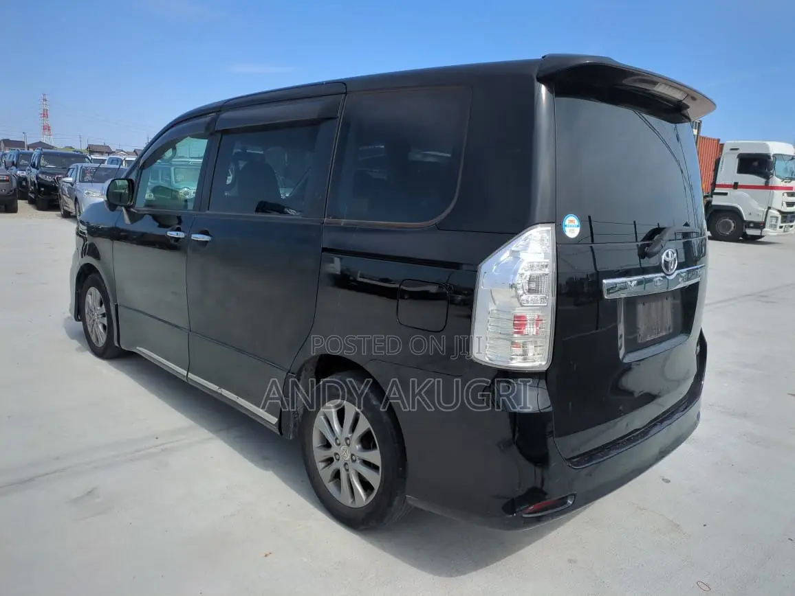 Toyota Voxy 2012 Black