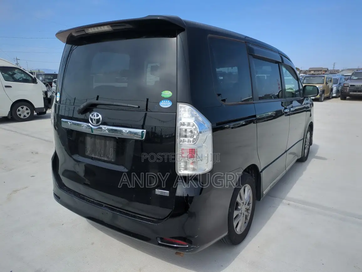 Toyota Voxy 2012 Black