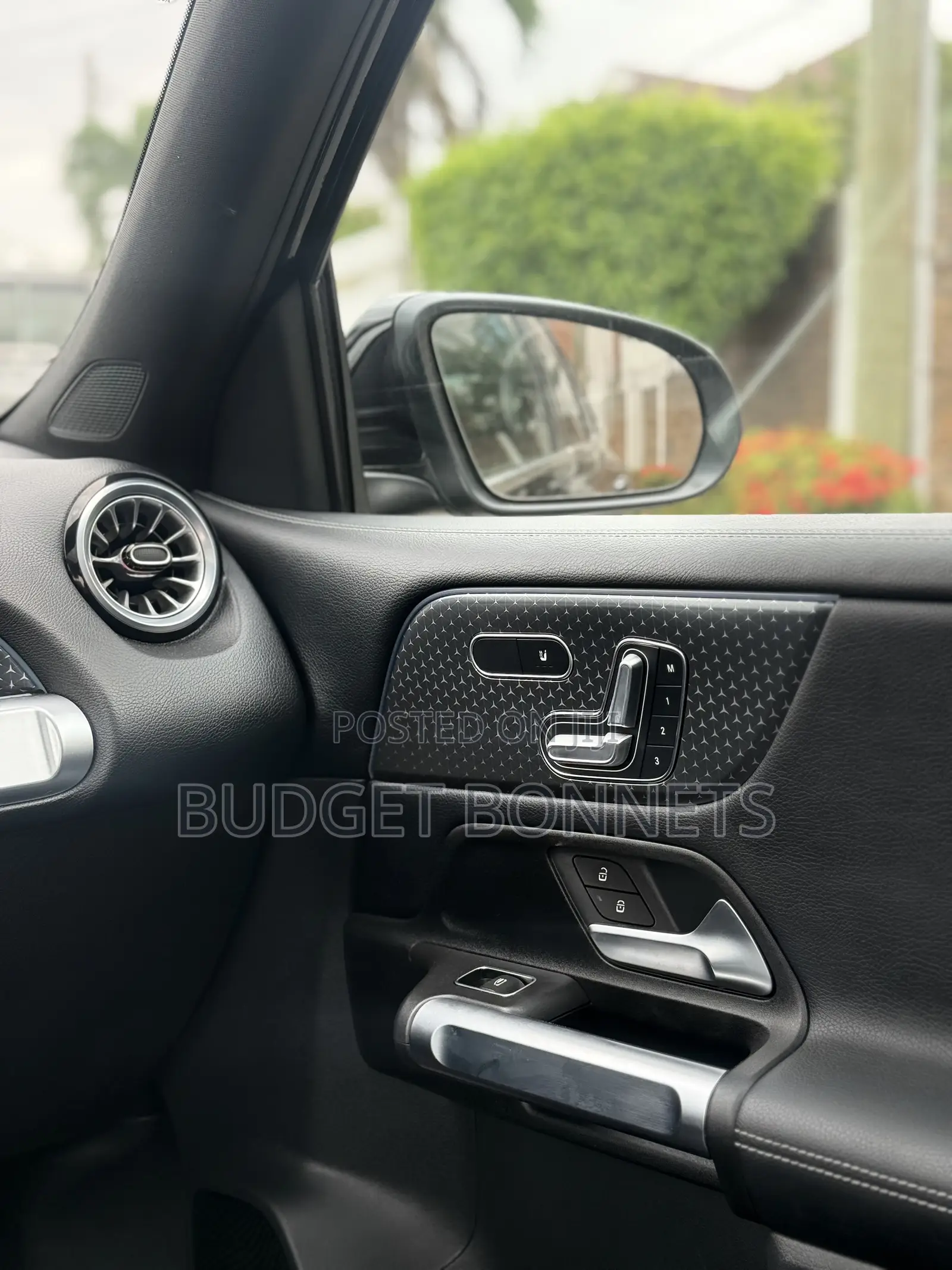 Mercedes-Benz GLB-Class GLB 250 2024 Black