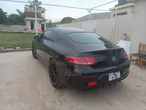 Mercedes-Benz C300 2018 Black