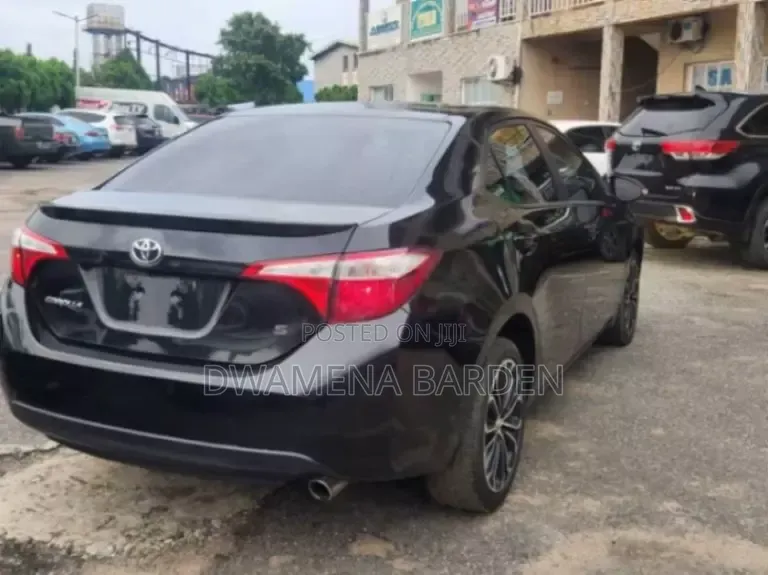 Toyota Corolla 2015 Black
