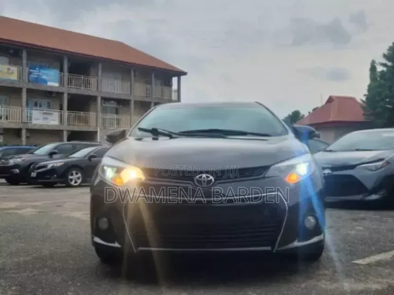 Toyota Corolla 2015 Black
