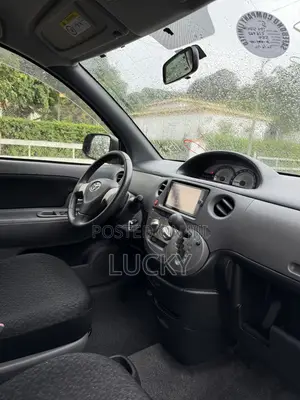 Toyota Sienta 1.5 FWD 2014 Black