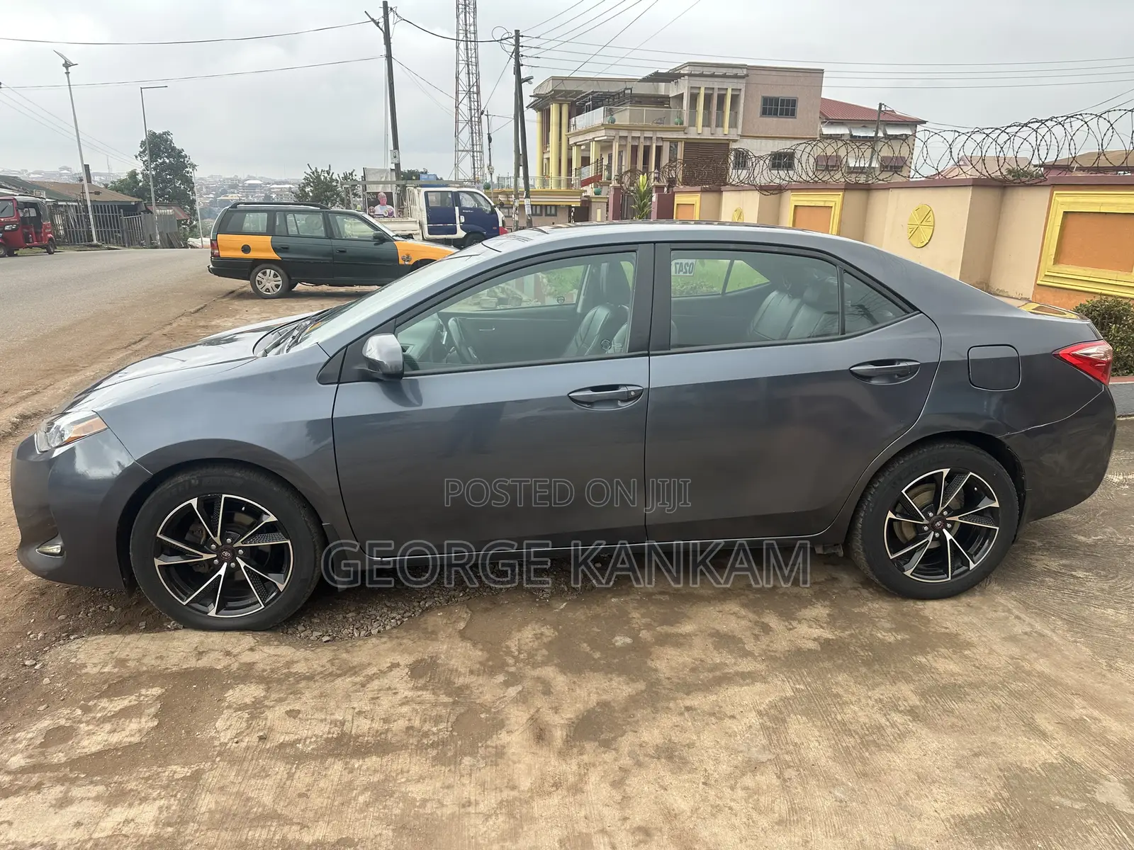Toyota Corolla LE ECO w/Package 1 4dr Sedan (1.8L 4cyl CVT) 2017 Gray