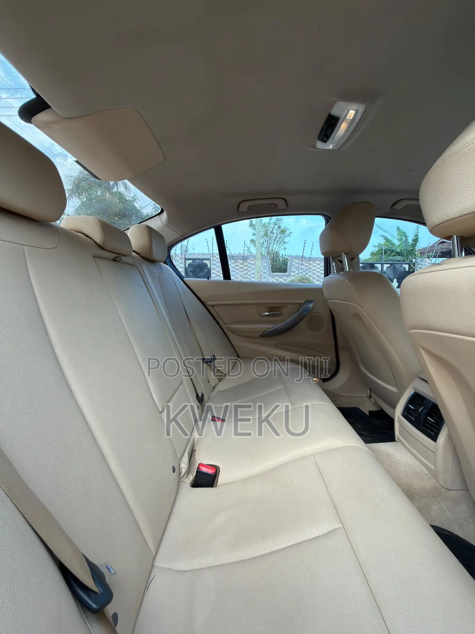 BMW 320i Sedan RWD 2016 Black