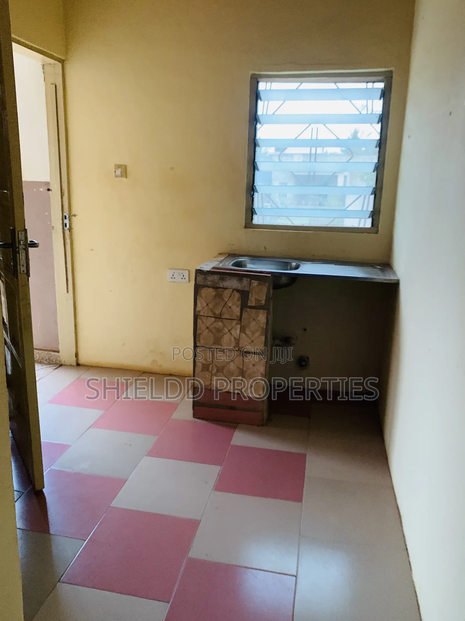 1bdrm Apartment in Chamber And Hall, Frafraha for rent