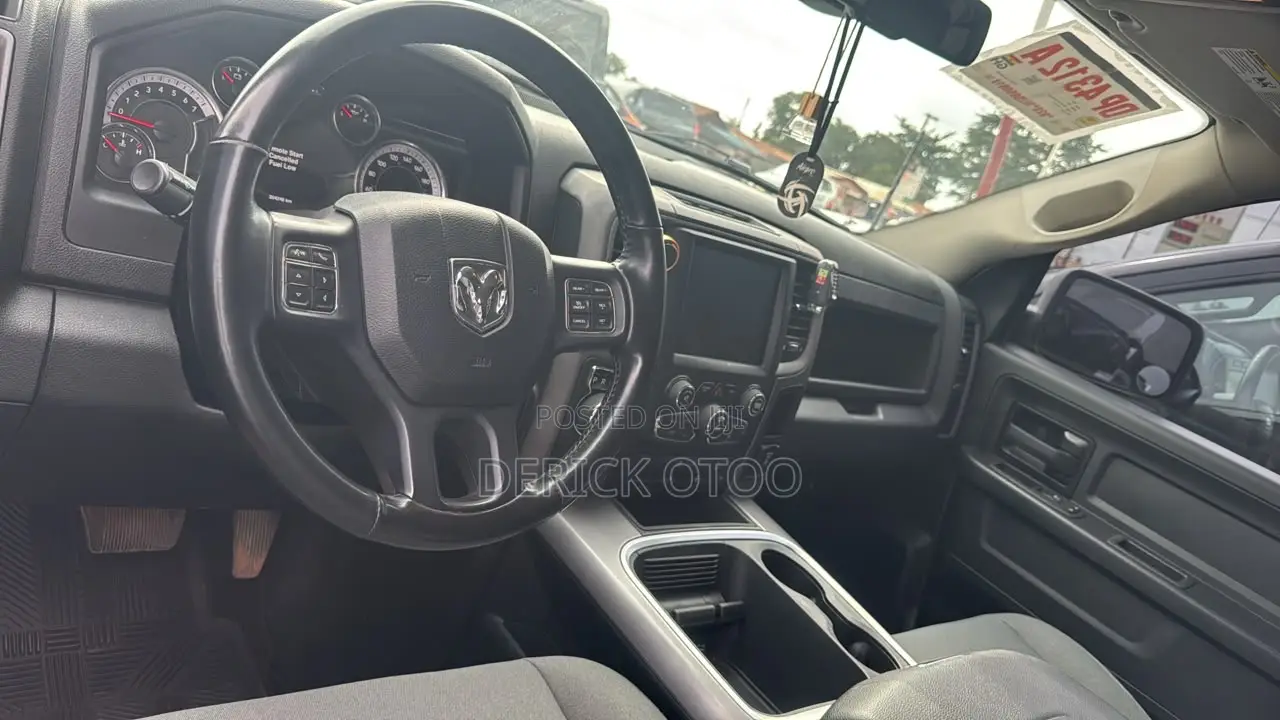 RAM 1500 2022 White