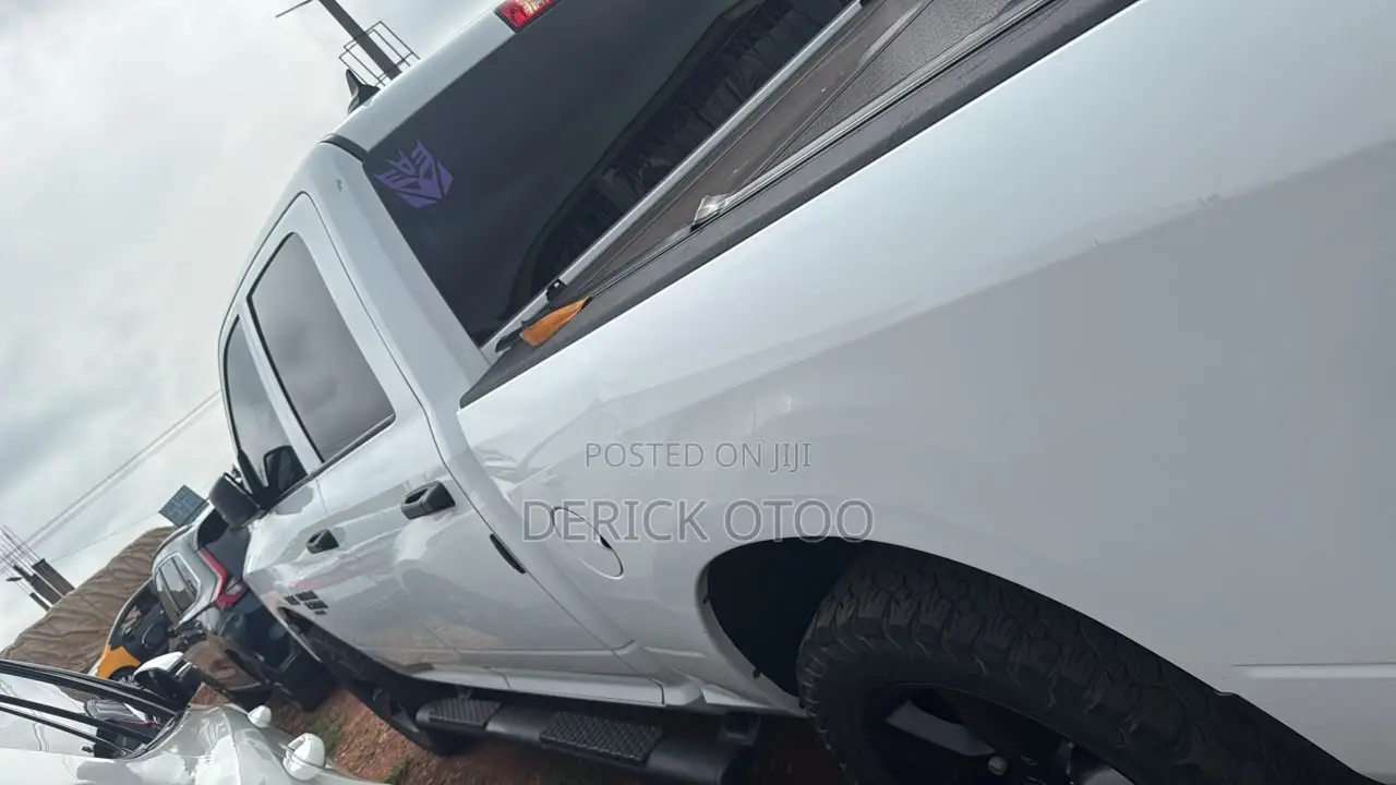 RAM 1500 2022 White