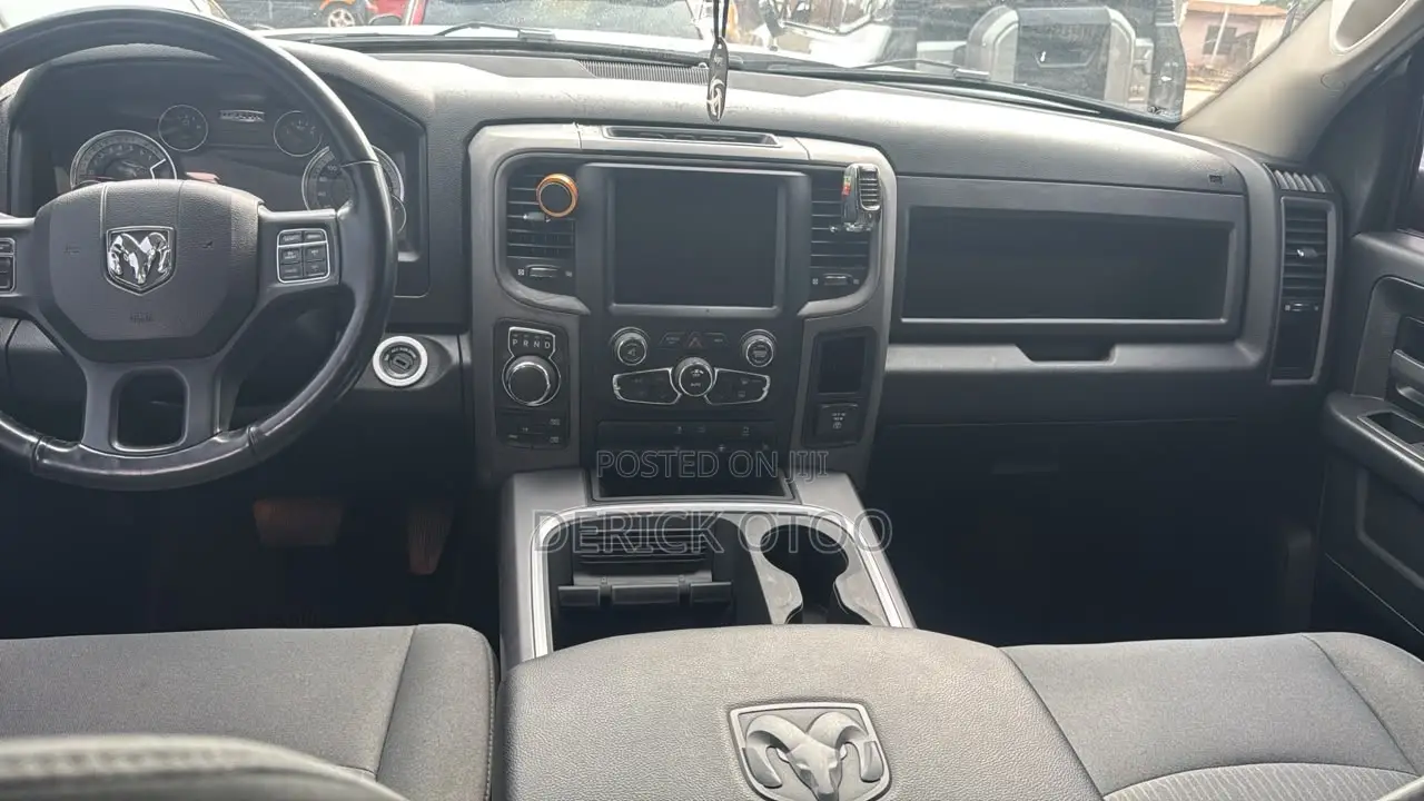 RAM 1500 2022 White
