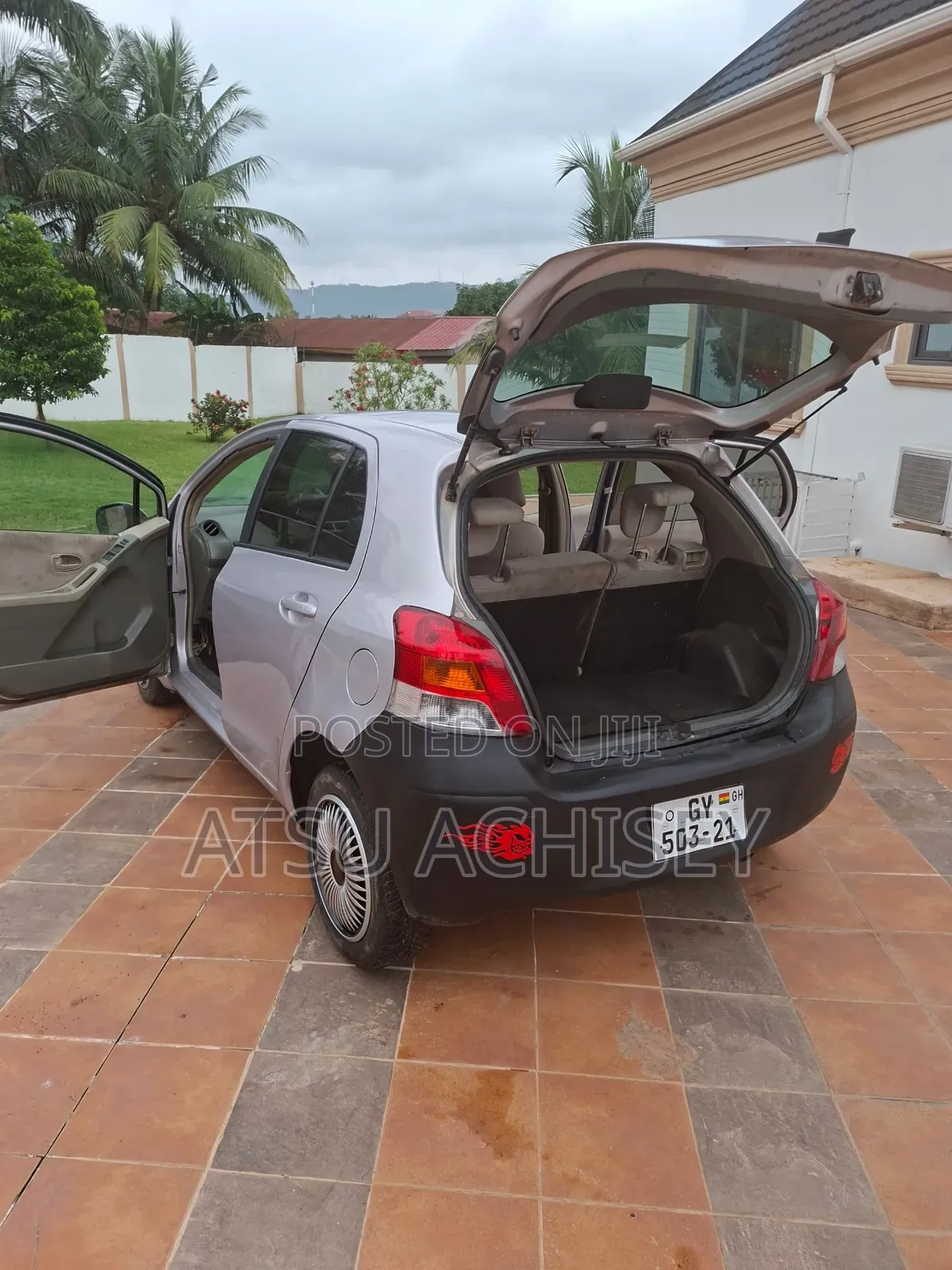 Toyota Vitz 2010 Silver