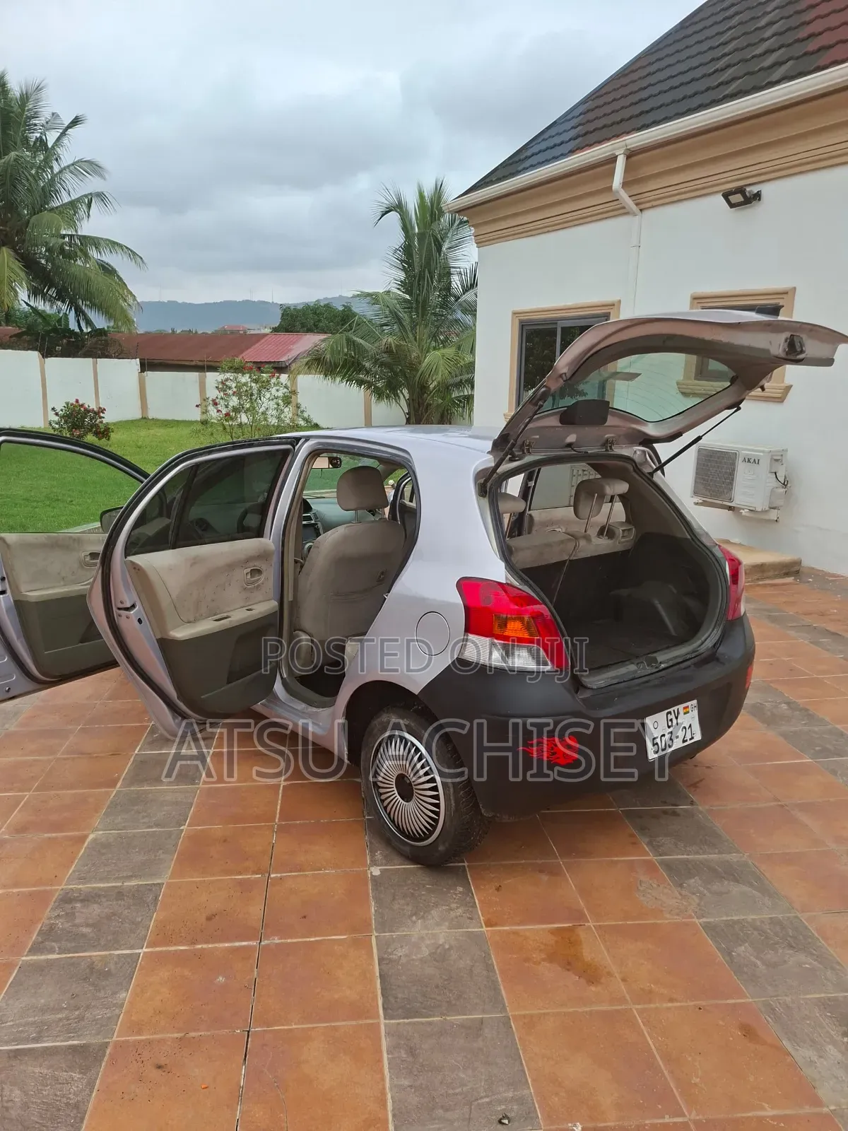 Toyota Vitz 2010 Silver