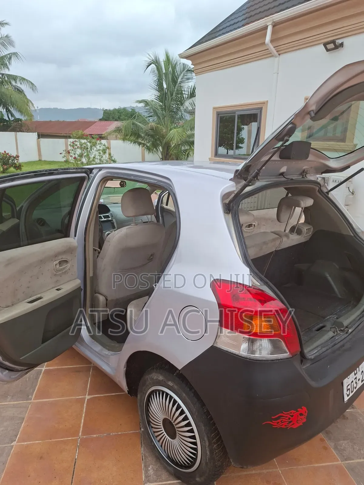 Toyota Vitz 2010 Silver