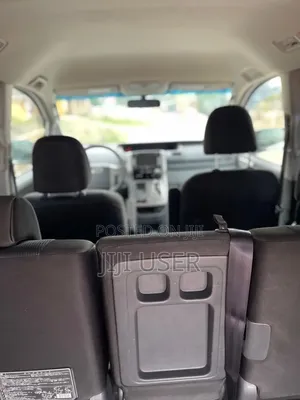 Toyota Voxy 2010 Silver