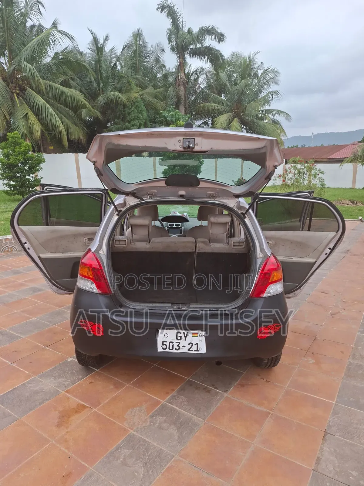 Toyota Vitz 2010 Silver
