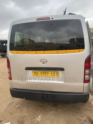 Toyota HiAce 2010 Silver