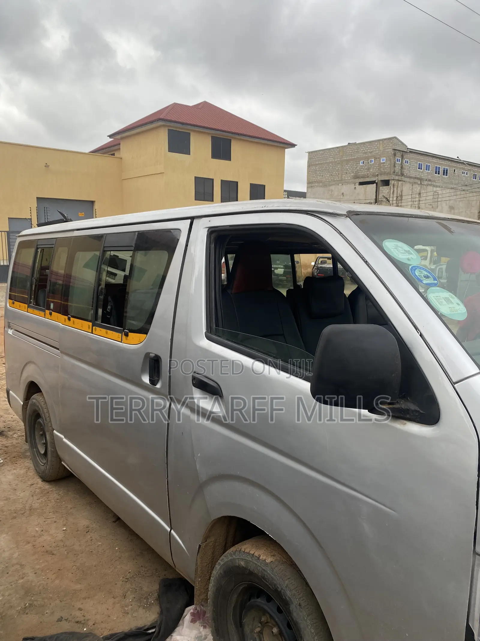 Toyota HiAce 2010 Silver