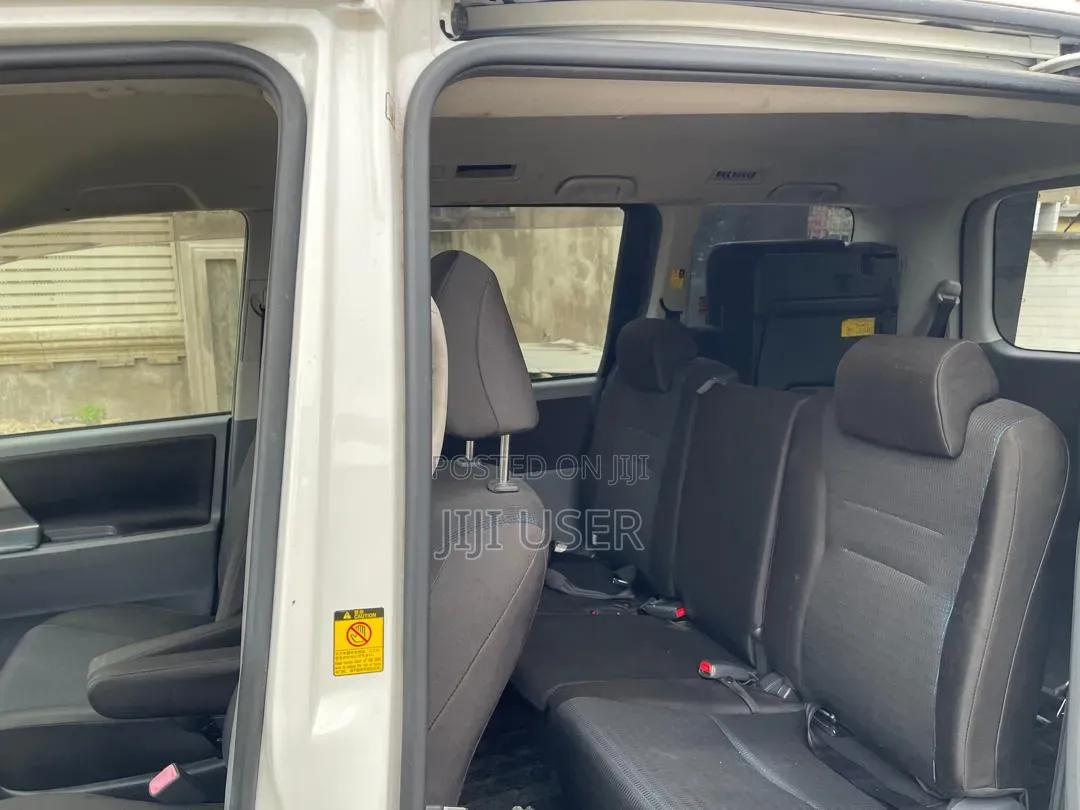 Toyota Voxy 2010 White
