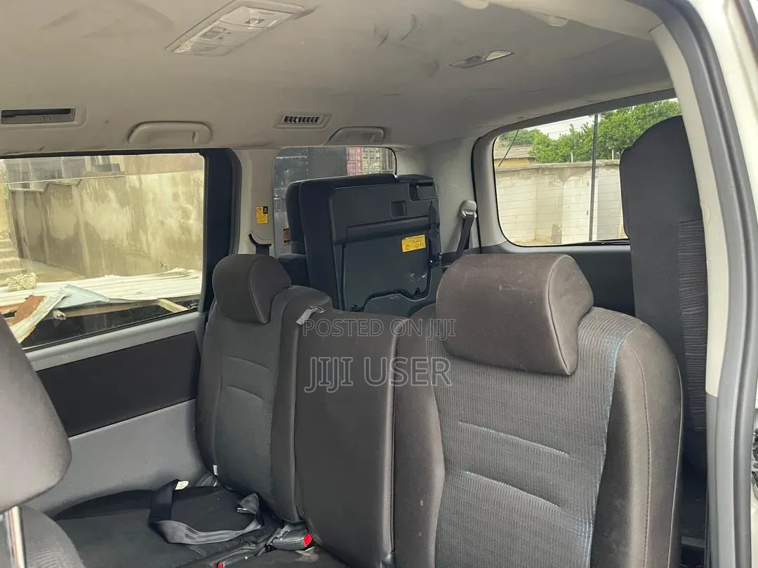 Toyota Voxy 2010 White