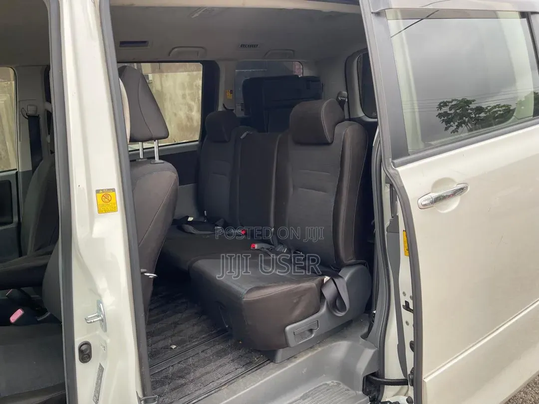 Toyota Voxy 2010 White