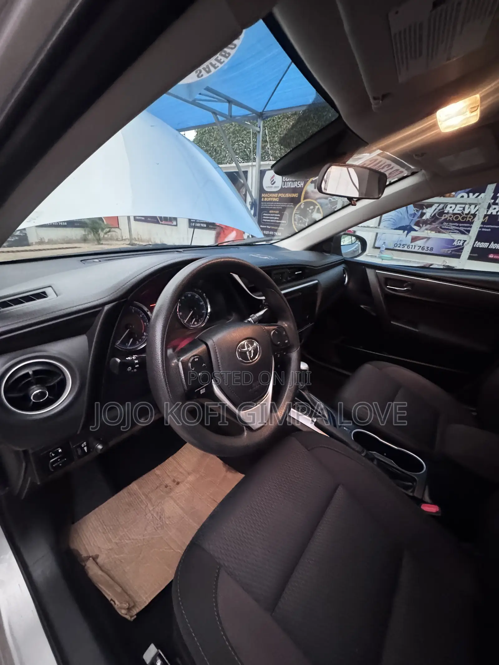 Toyota Corolla LE (1.8L 4cyl 2A) 2018 Gray