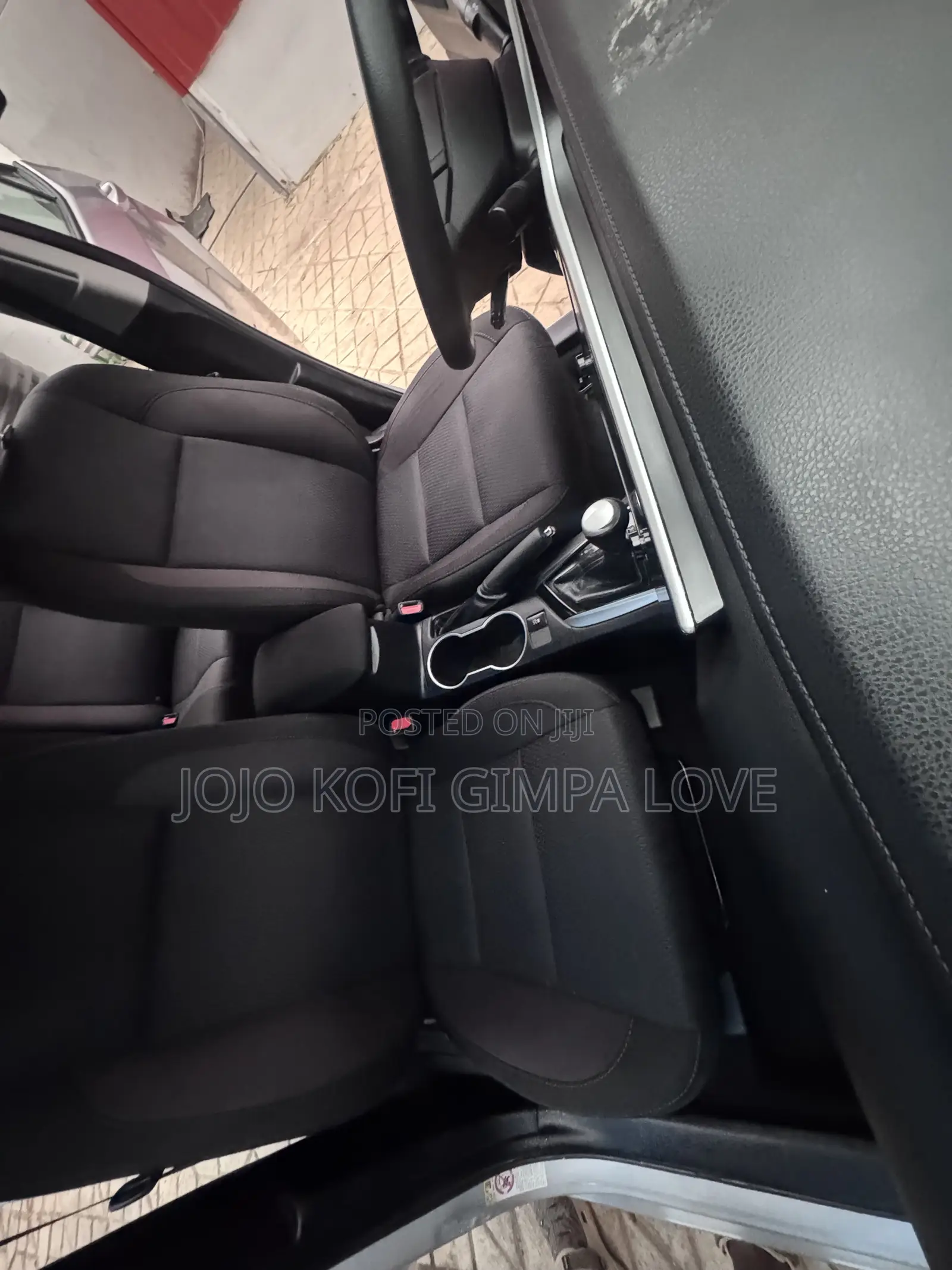 Toyota Corolla LE (1.8L 4cyl 2A) 2018 Gray