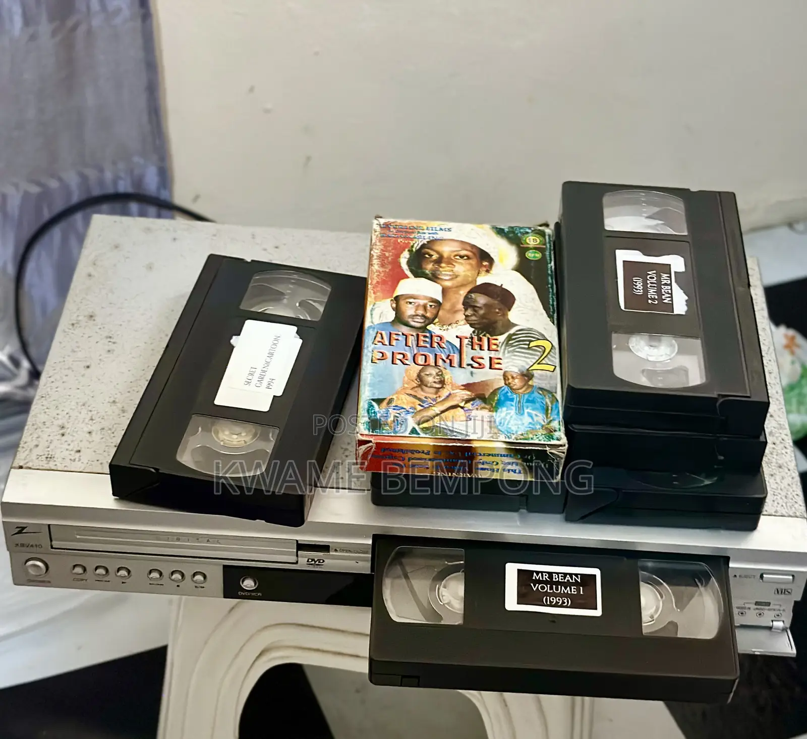 Retro VCR/DVD Combo With VHS Tapes