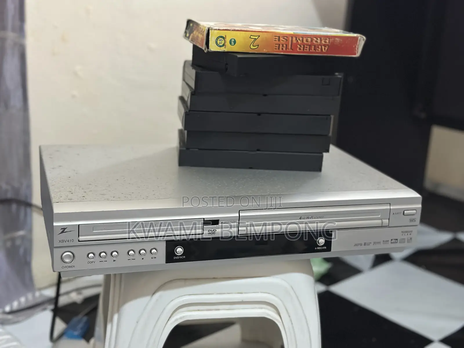 Retro VCR/DVD Combo With VHS Tapes