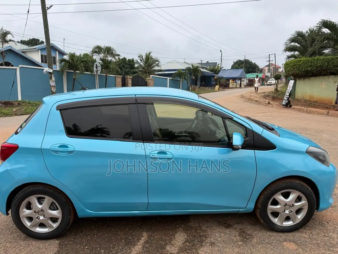 Toyota Vitz 1.3 FWD 3dr 2015 Blue