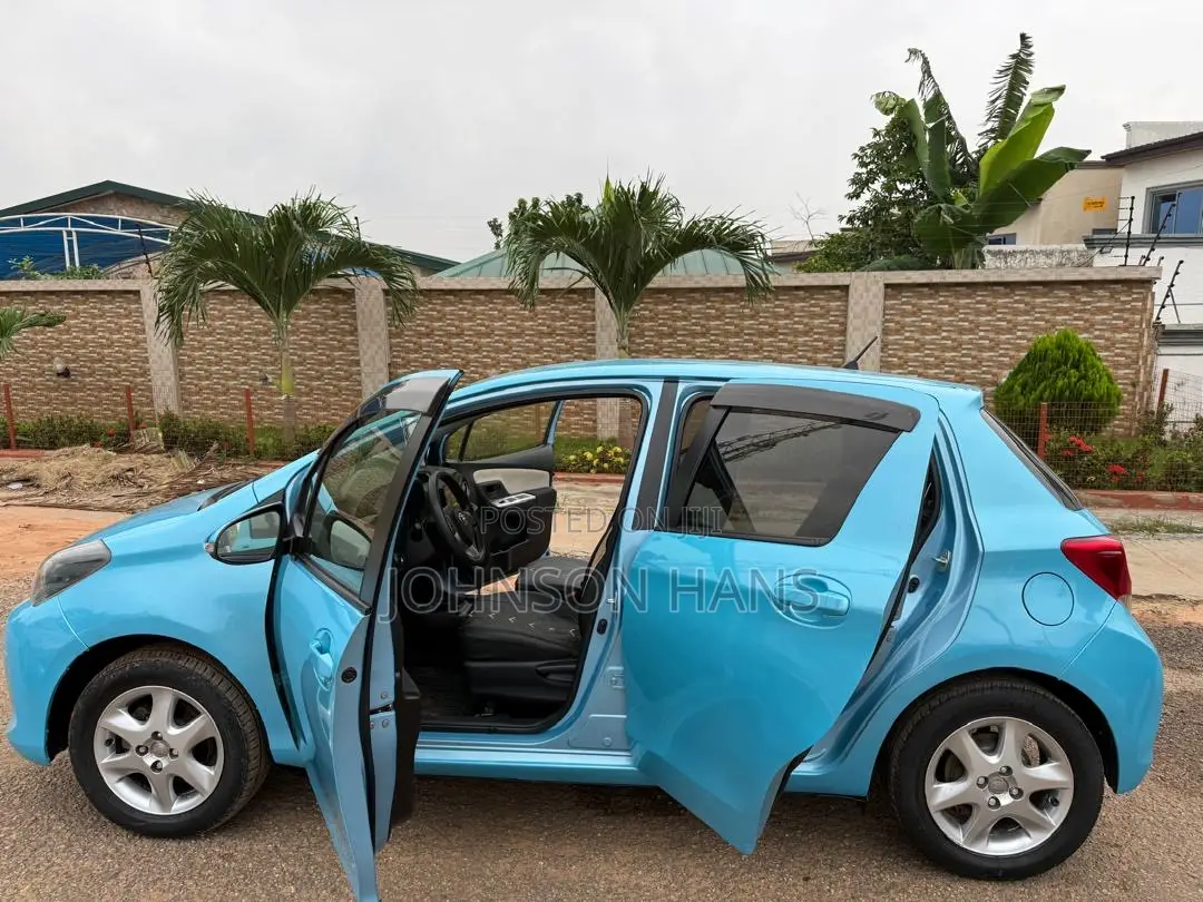 Toyota Vitz 1.3 FWD 3dr 2015 Blue