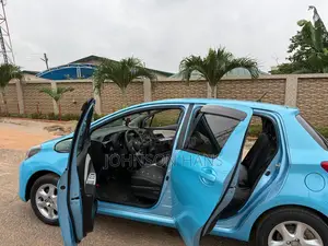 Toyota Vitz 1.3 FWD 3dr 2015 Blue