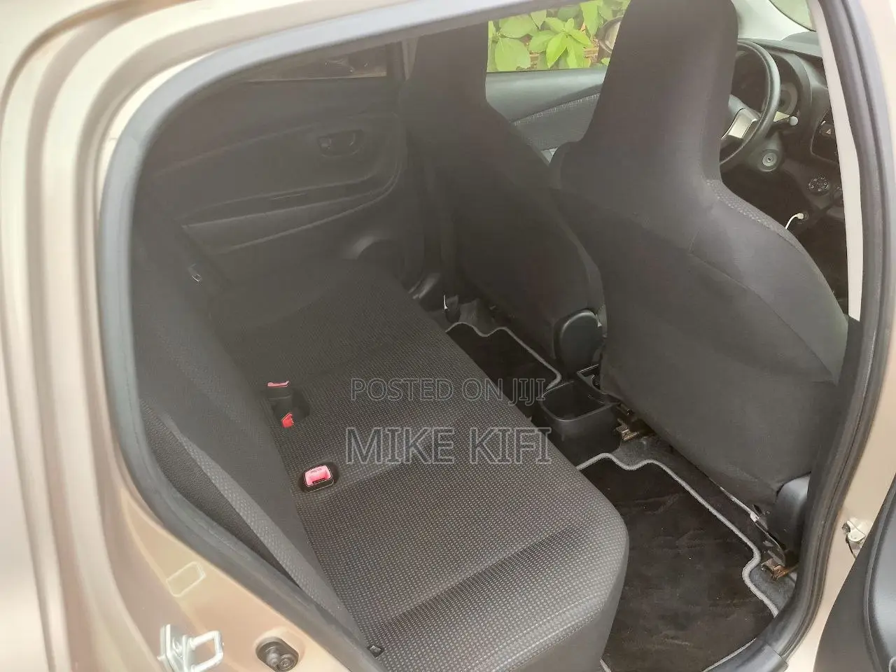 Toyota Vitz 1.0 FWD 5dr 2015 Brown
