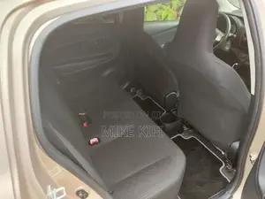 Toyota Vitz 1.0 FWD 5dr 2015 Brown