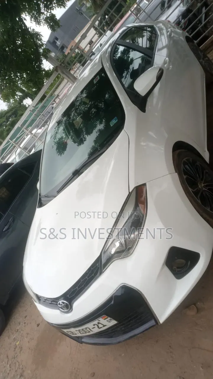 Toyota Corolla 2015 White