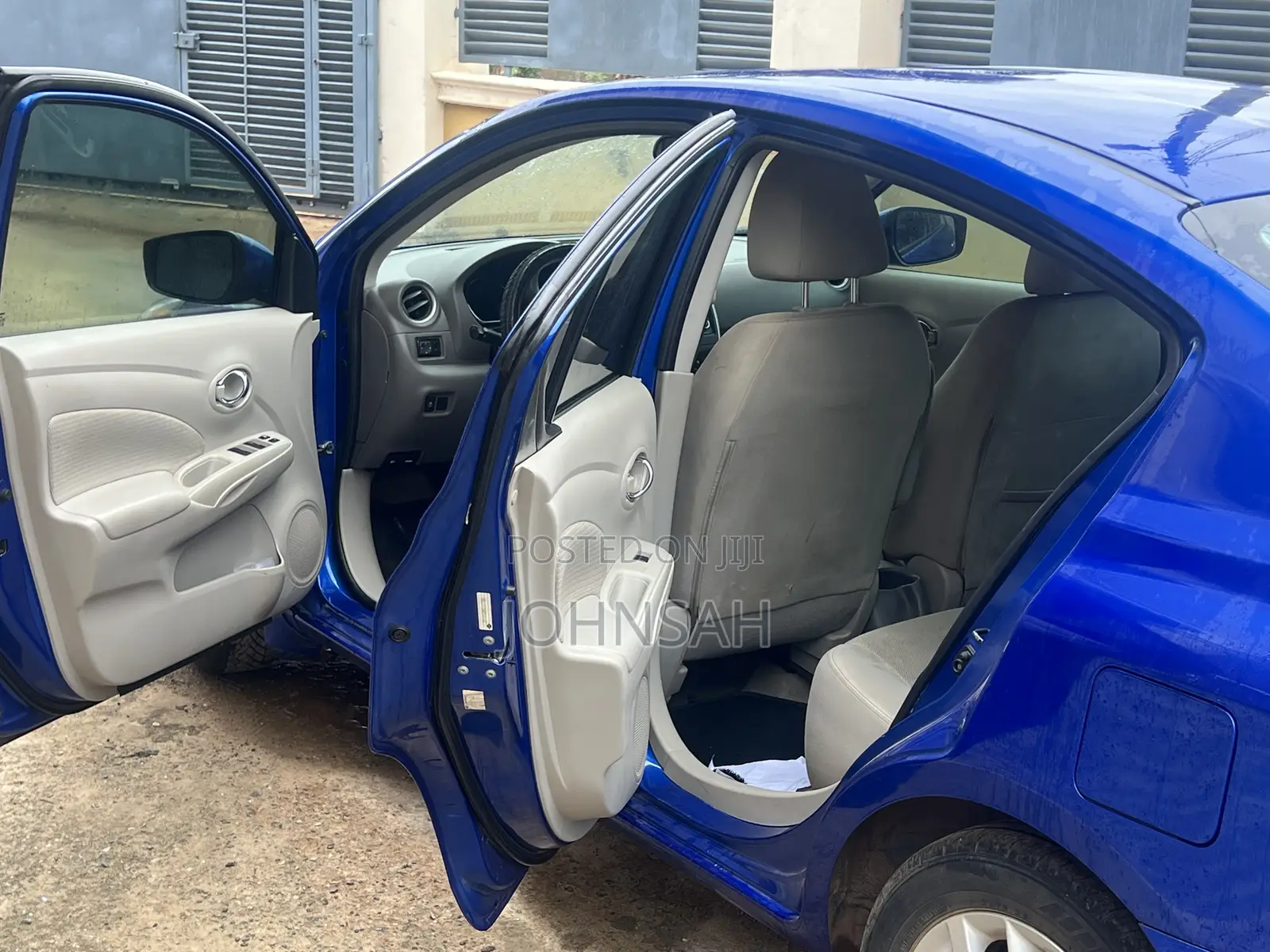 Nissan Versa 1.6 SV 2016 Blue